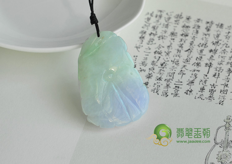 糯冰种春带彩缅甸翡翠金鱼挂件