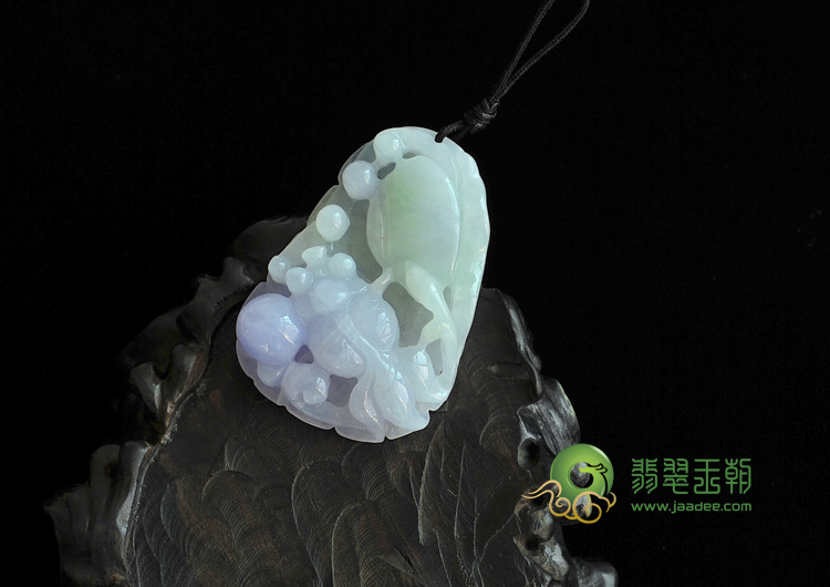 糯冰种春带彩缅甸翡翠金鱼挂件