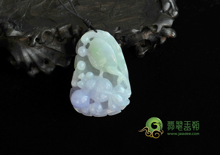 糯冰种春带彩缅甸翡翠金鱼挂件