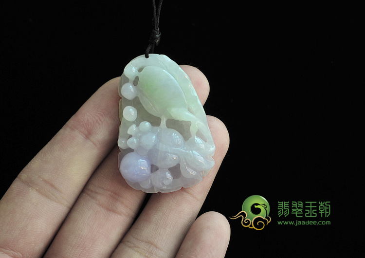 糯冰种春带彩缅甸翡翠金鱼挂件