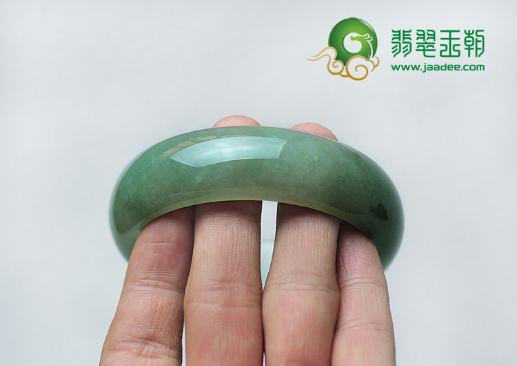 糯冰种晴水缅甸翡翠手镯（58.6）