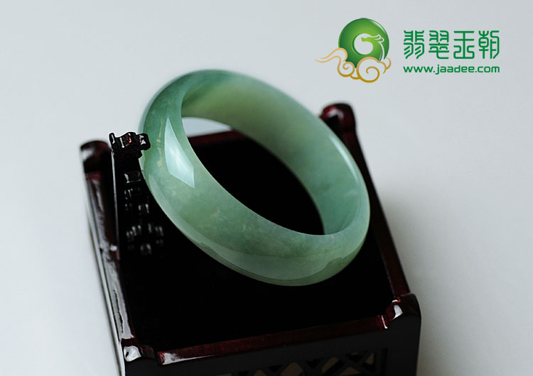 糯冰种晴水缅甸翡翠手镯（58.6）
