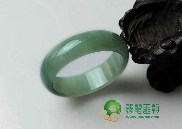 糯冰种晴水缅甸翡翠手镯（58.6）