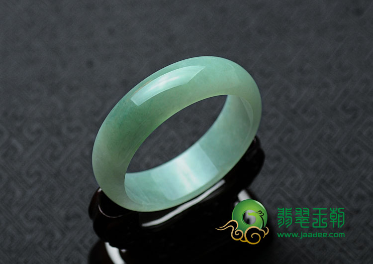 糯冰种晴水缅甸翡翠手镯（58.6）