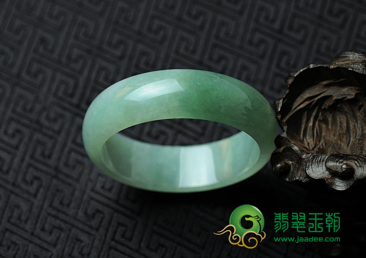 糯冰种晴水缅甸翡翠手镯（58.6）