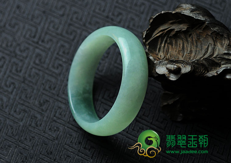 糯冰种晴水缅甸翡翠手镯（58.6）