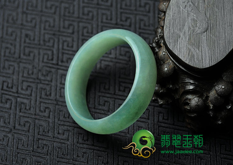 糯冰种晴水缅甸翡翠手镯（58.6）