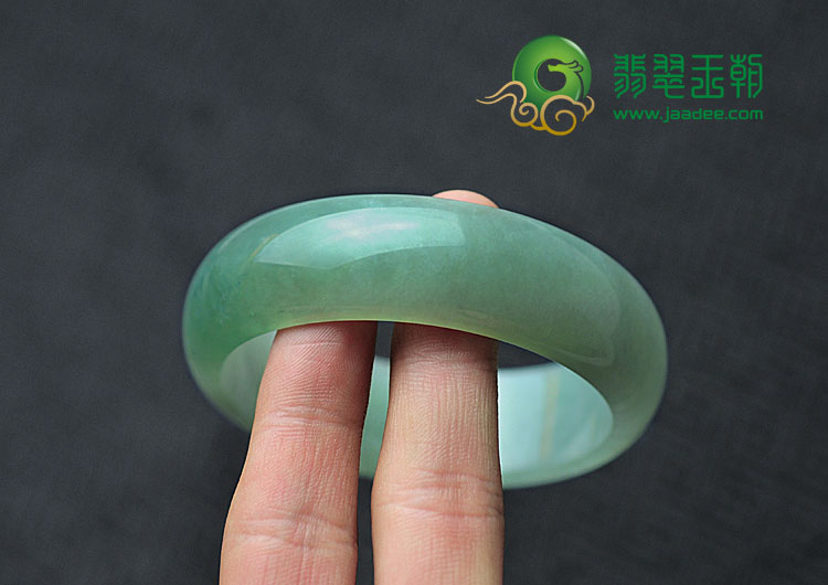 糯冰种晴水缅甸翡翠手镯（58.6）