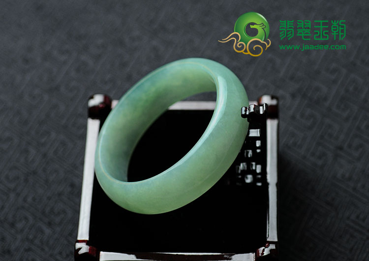 糯冰种晴水缅甸翡翠手镯（58.6）