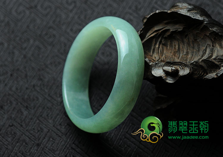 糯冰种晴水缅甸翡翠手镯（59.3）