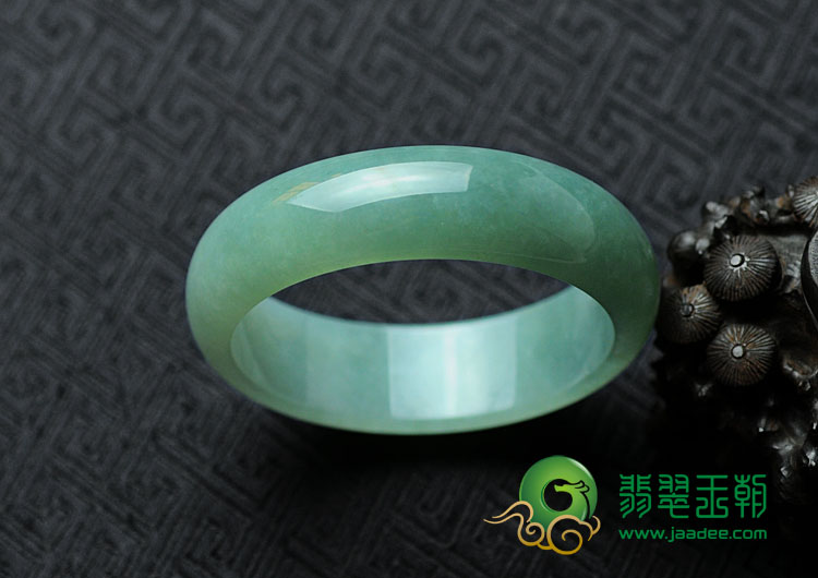 糯冰种晴水缅甸翡翠手镯（59.3）
