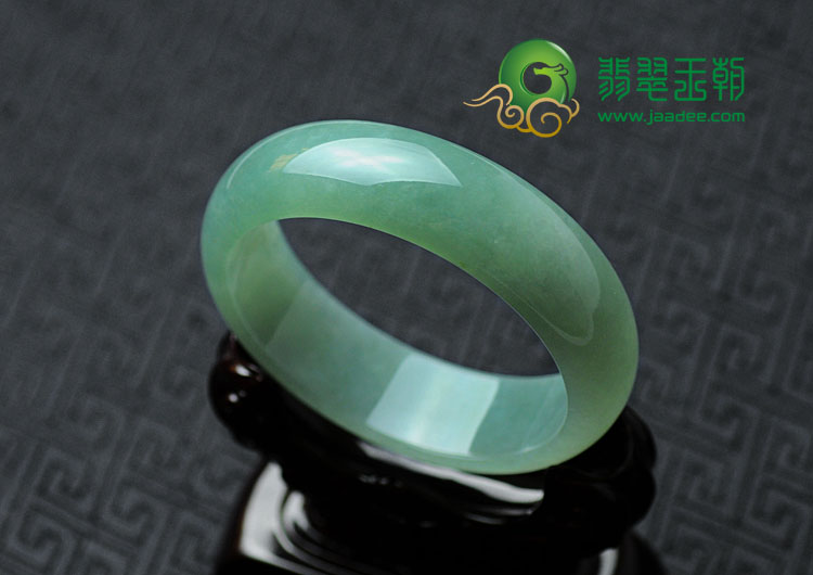 糯冰种晴水缅甸翡翠手镯（59.3）
