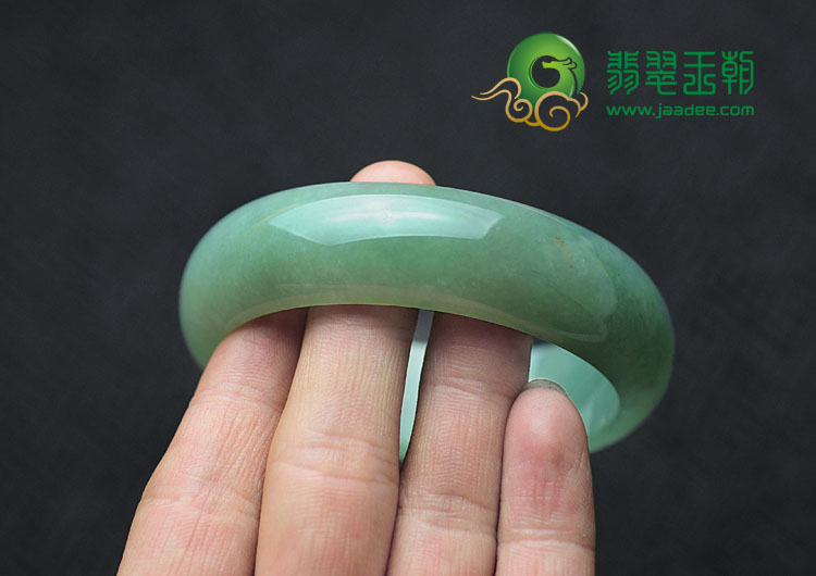 糯冰种晴水缅甸翡翠手镯（59.3）
