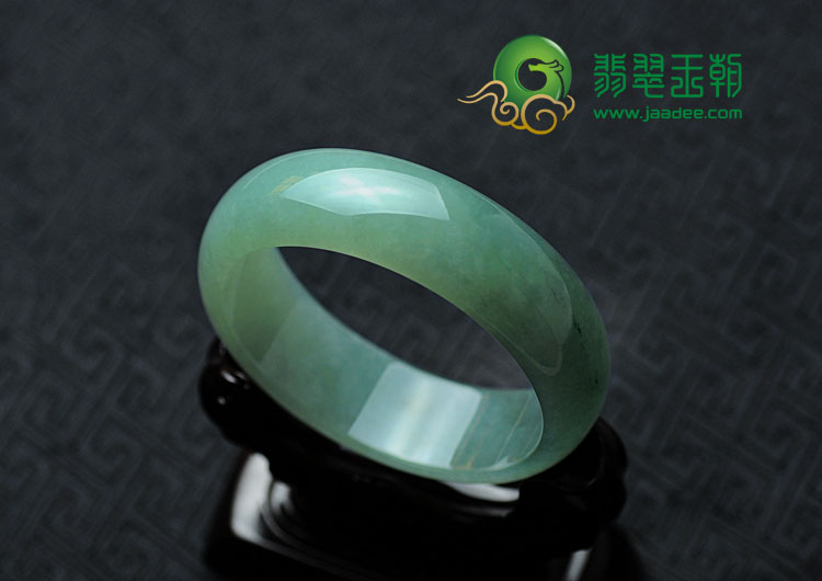 糯冰种晴水缅甸翡翠手镯（58.6）