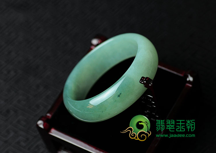 糯冰种晴水缅甸翡翠手镯（58.6）