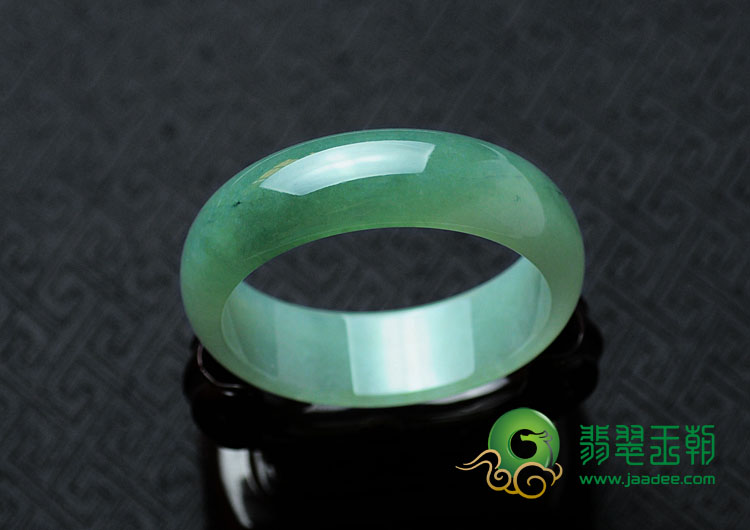 糯冰种晴水缅甸翡翠手镯（58.6）
