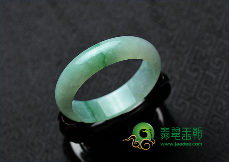 糯冰种淡紫飘花缅甸翡翠手镯（57.7）