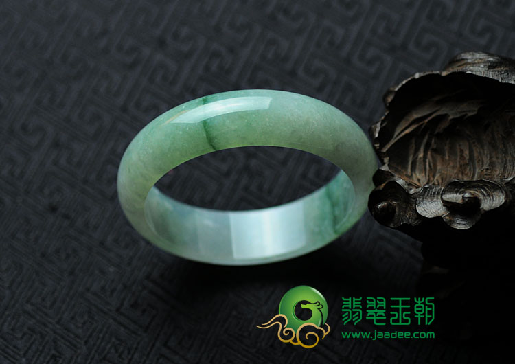 糯冰种淡紫飘花缅甸翡翠手镯（57.7）