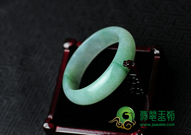 糯冰种淡紫飘花缅甸翡翠手镯（57.7）