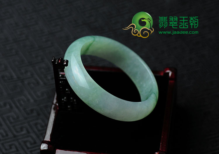 糯冰种淡紫飘花缅甸翡翠手镯（57.7）