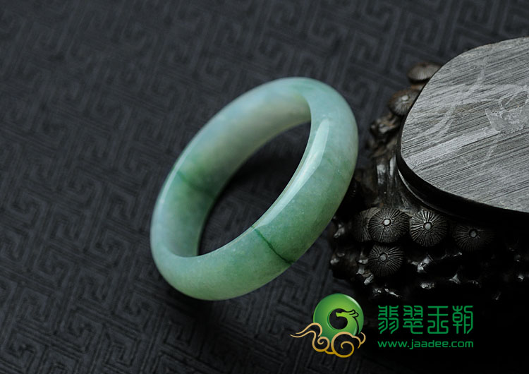 糯冰种淡紫飘花缅甸翡翠手镯（57.7）