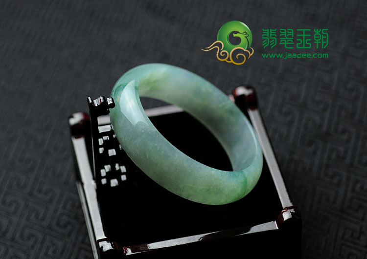 糯冰种淡紫飘花缅甸翡翠手镯（57.7）
