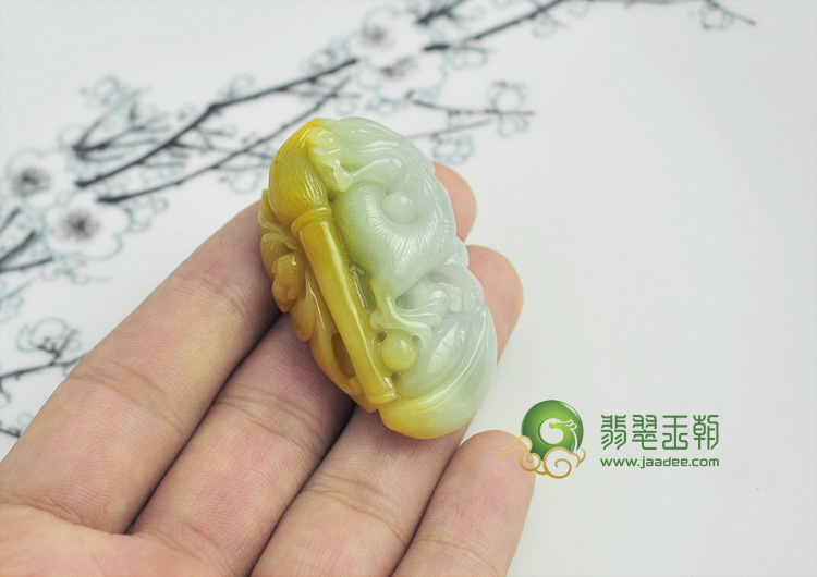细糯种黄翡缅甸翡翠画龙点睛挂件