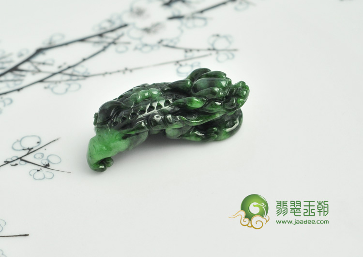细糯种癣加绿缅甸翡翠貔貅挂件