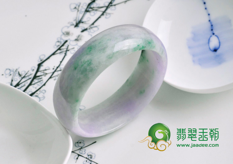 糯冰种春带彩缅甸翡翠手镯（55.6）