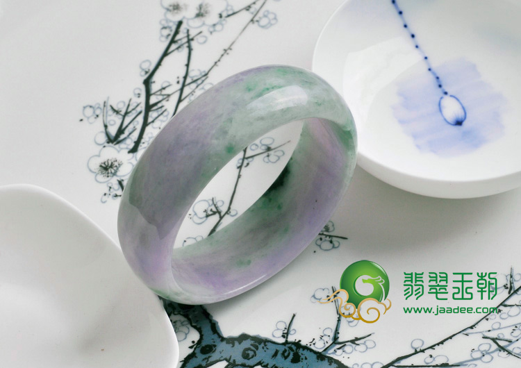 糯冰种春带彩缅甸翡翠手镯（55.6）