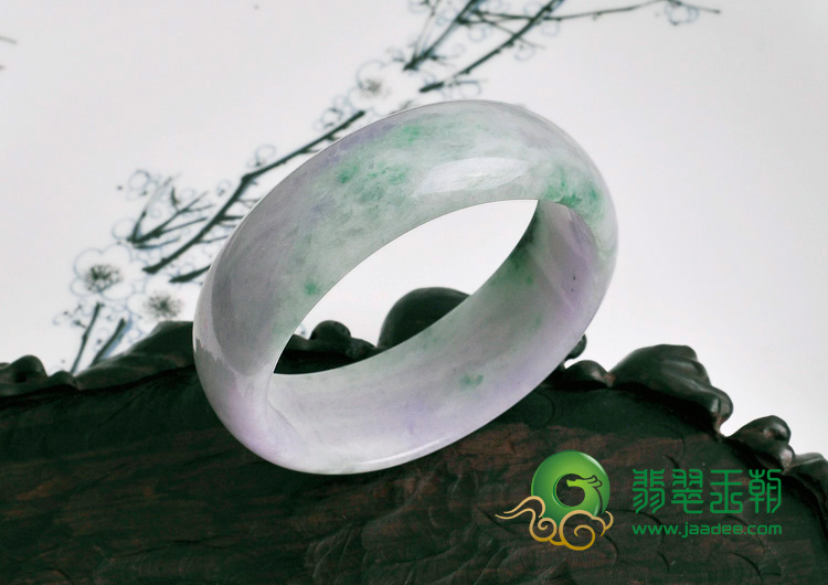 糯冰种春带彩缅甸翡翠手镯（55.6）
