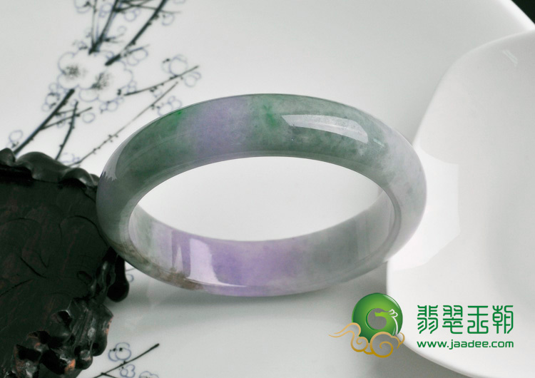 糯冰种春带彩缅甸翡翠手镯（57.8）