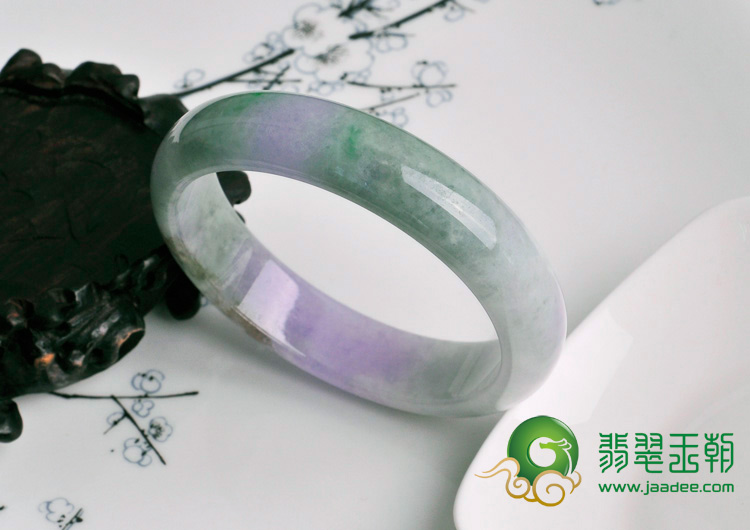 糯冰种春带彩缅甸翡翠手镯（57.8）