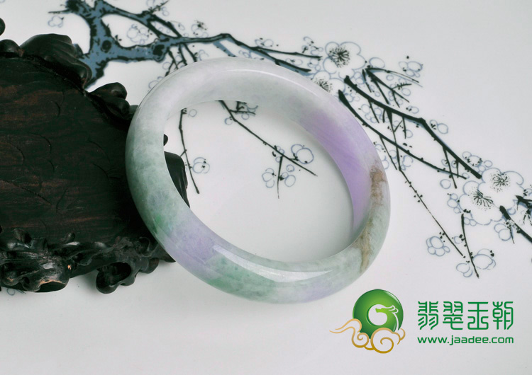 糯冰种春带彩缅甸翡翠手镯（57.8）