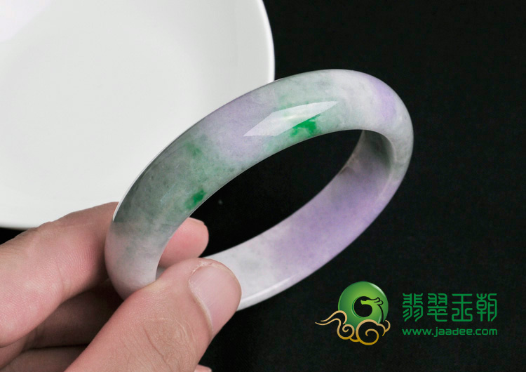 糯冰种春带彩缅甸翡翠手镯（57.8）