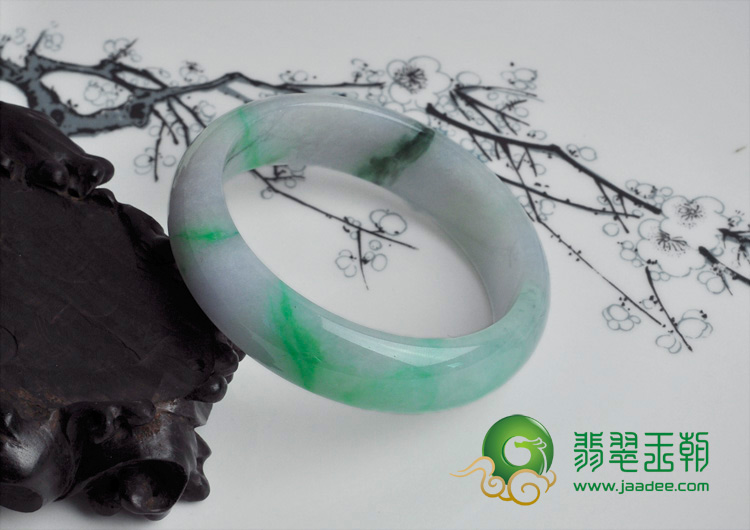 糯冰种春带彩缅甸翡翠手镯（54.1）