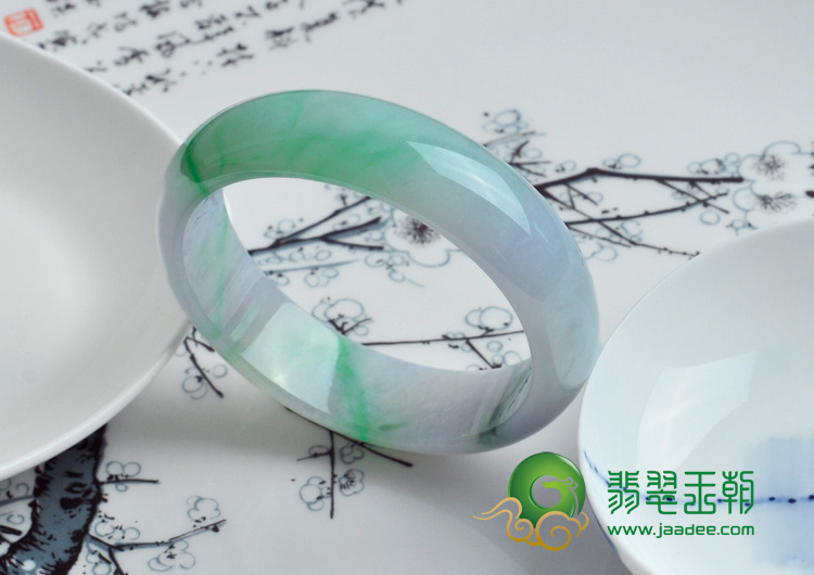 糯冰种春带彩缅甸翡翠手镯（54.1）