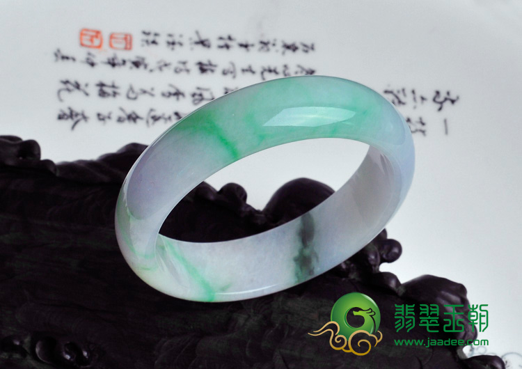 糯冰种春带彩缅甸翡翠手镯（54.1）