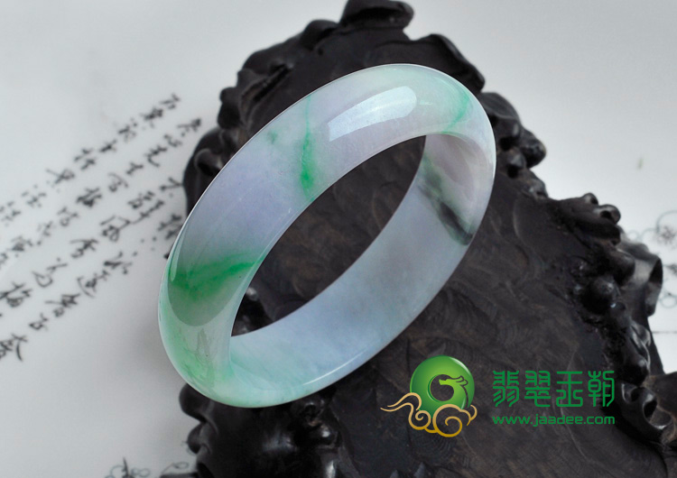 糯冰种春带彩缅甸翡翠手镯（54.1）