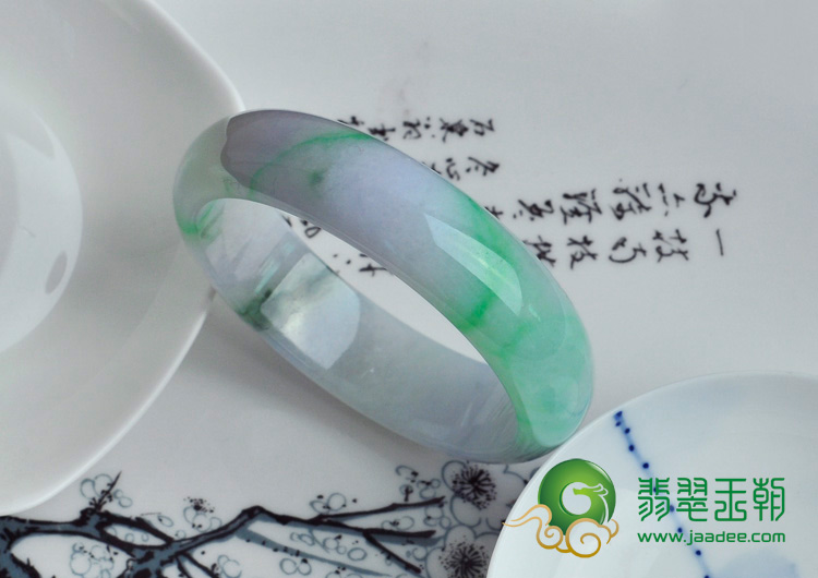 糯冰种春带彩缅甸翡翠手镯（54.1）