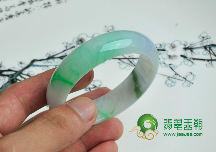 糯冰种春带彩缅甸翡翠手镯（54.1）