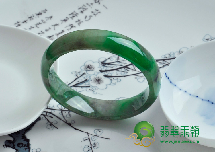 糯冰种翠色缅甸翡翠手镯（56.6）
