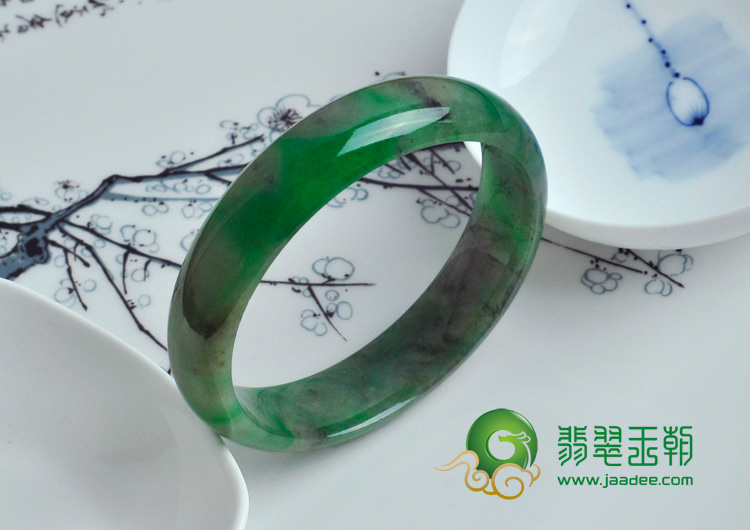 糯冰种翠色缅甸翡翠手镯（56.6）