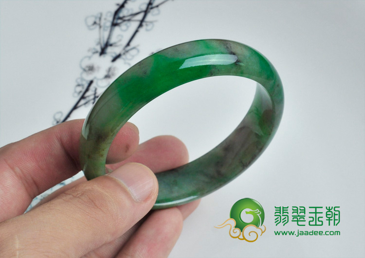 糯冰种翠色缅甸翡翠手镯（56.6）