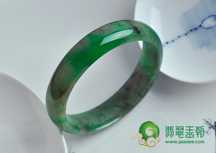糯冰种翠色缅甸翡翠手镯（56.6）