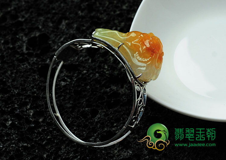 糯冰种红黄翡缅甸翡翠镶白金龙钩手镯（水钻）