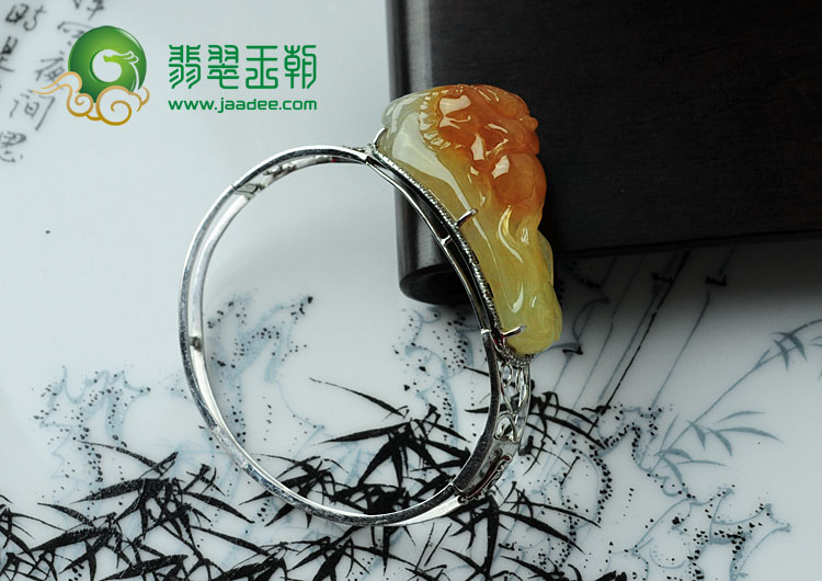糯冰种红黄翡缅甸翡翠镶白金龙钩手镯（水钻）