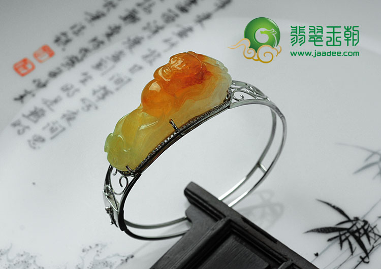糯冰种红黄翡缅甸翡翠镶白金龙钩手镯（水钻）
