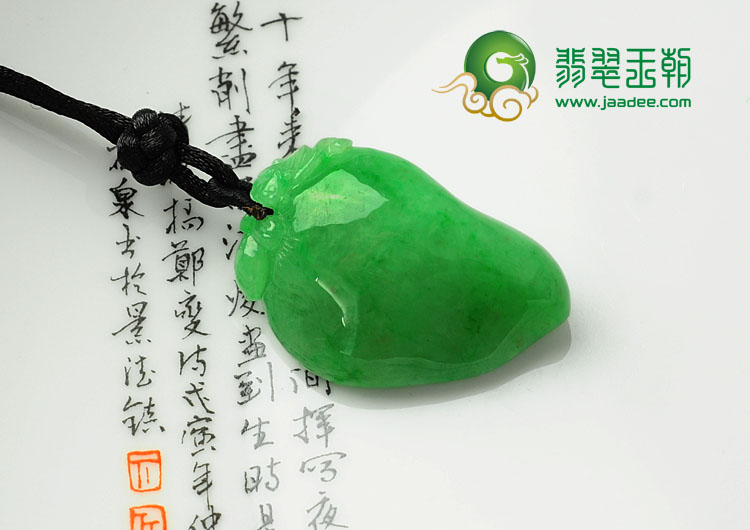 糯冰种阳绿满绿缅甸翡翠寿桃挂件