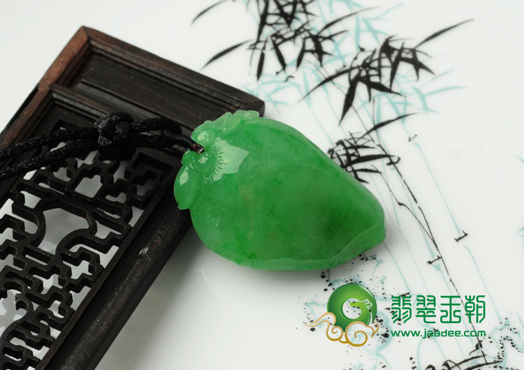 糯冰种阳绿满绿缅甸翡翠寿桃挂件